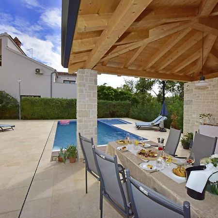 Apartments House Anna For Max 13 Persons In Porec, Pet Friendly Екстериор снимка