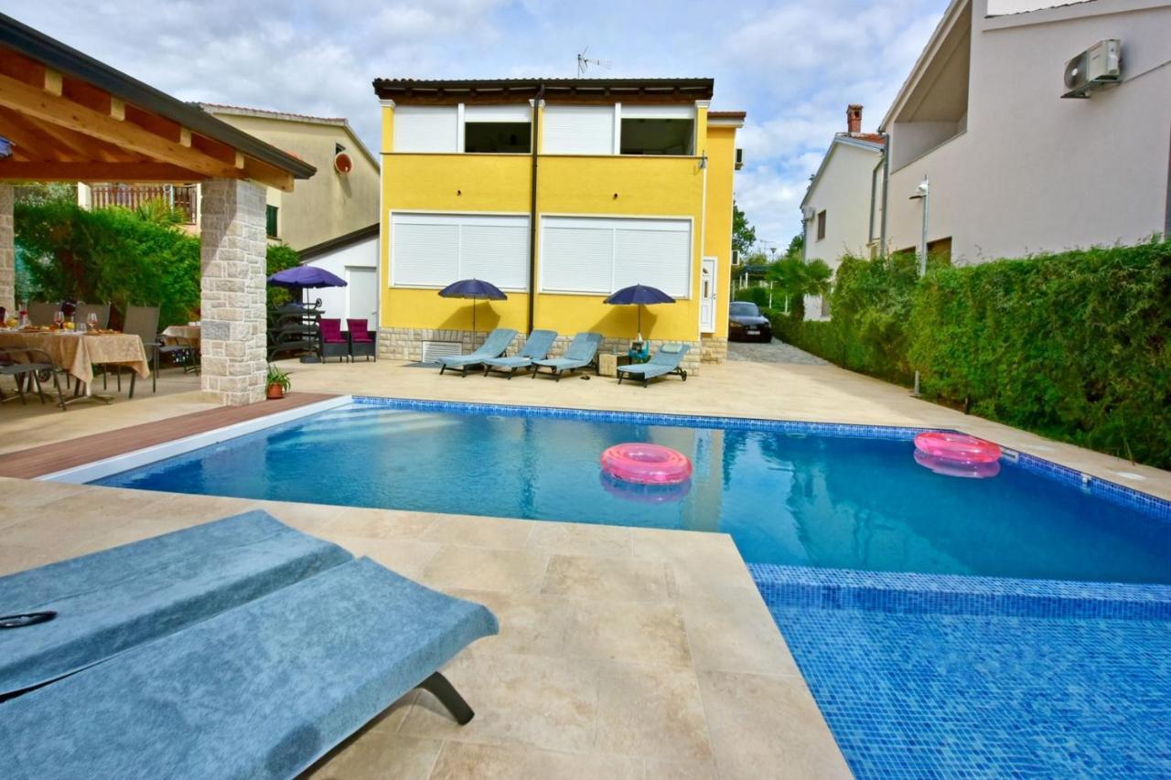Apartments House Anna For Max 13 Persons In Porec, Pet Friendly Екстериор снимка