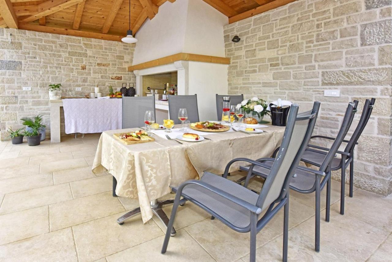 Apartments House Anna For Max 13 Persons In Porec, Pet Friendly Екстериор снимка