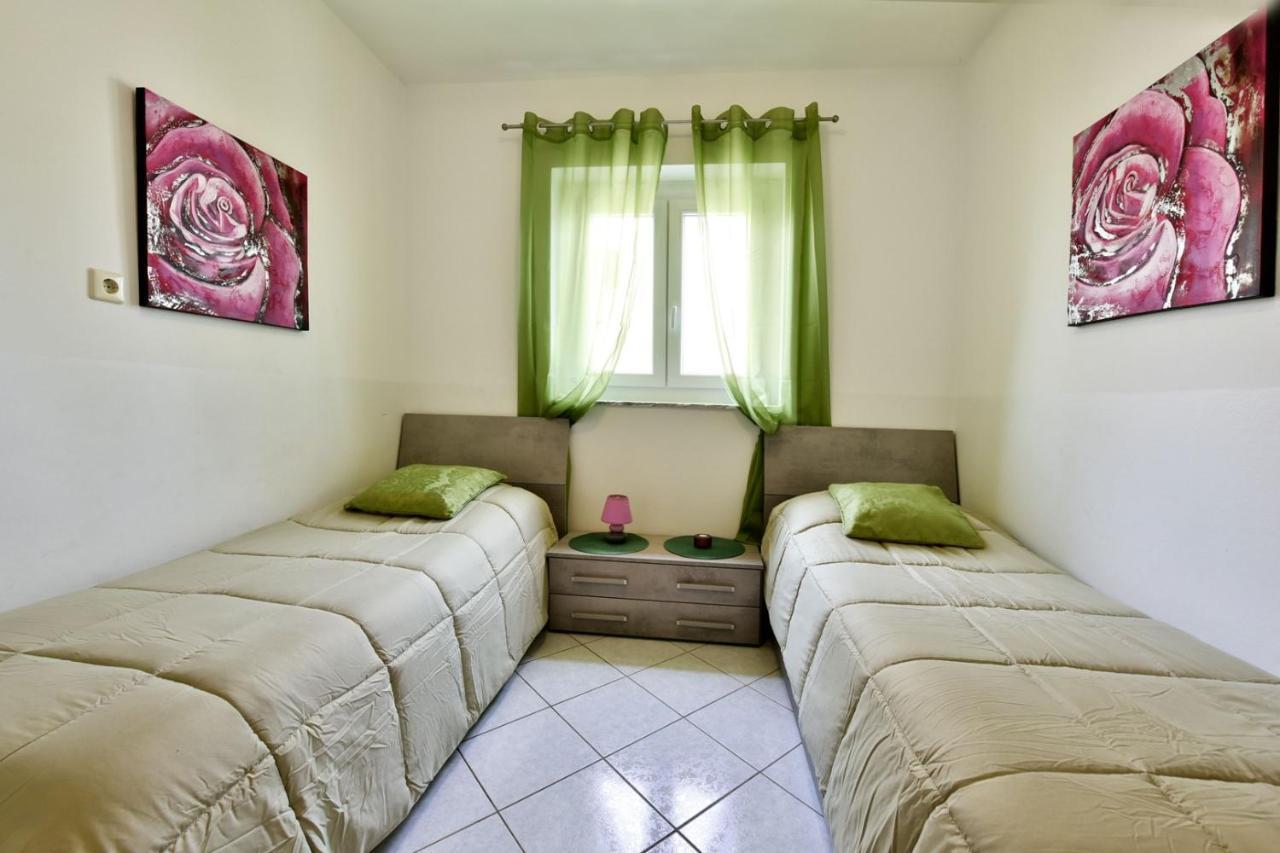 Apartments House Anna For Max 13 Persons In Porec, Pet Friendly Екстериор снимка