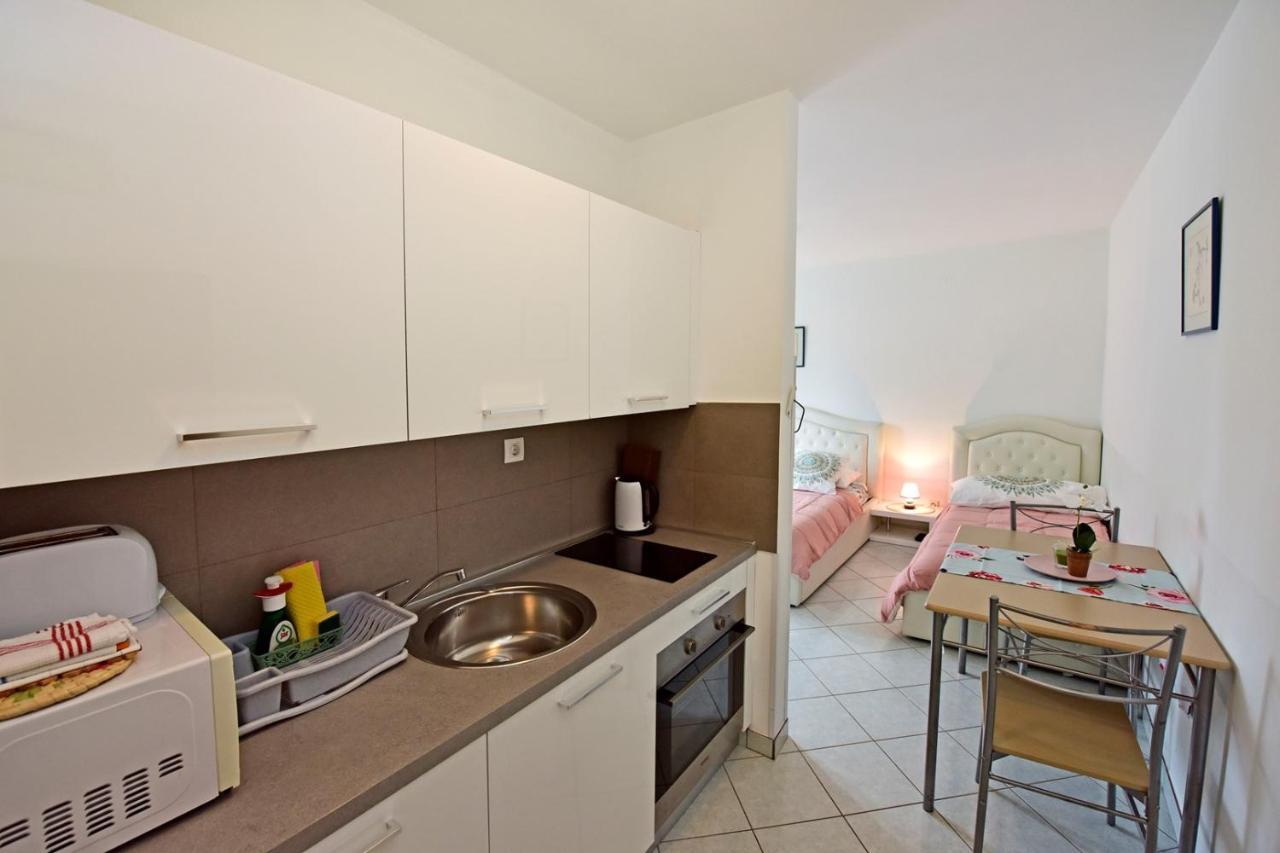 Apartments House Anna For Max 13 Persons In Porec, Pet Friendly Екстериор снимка