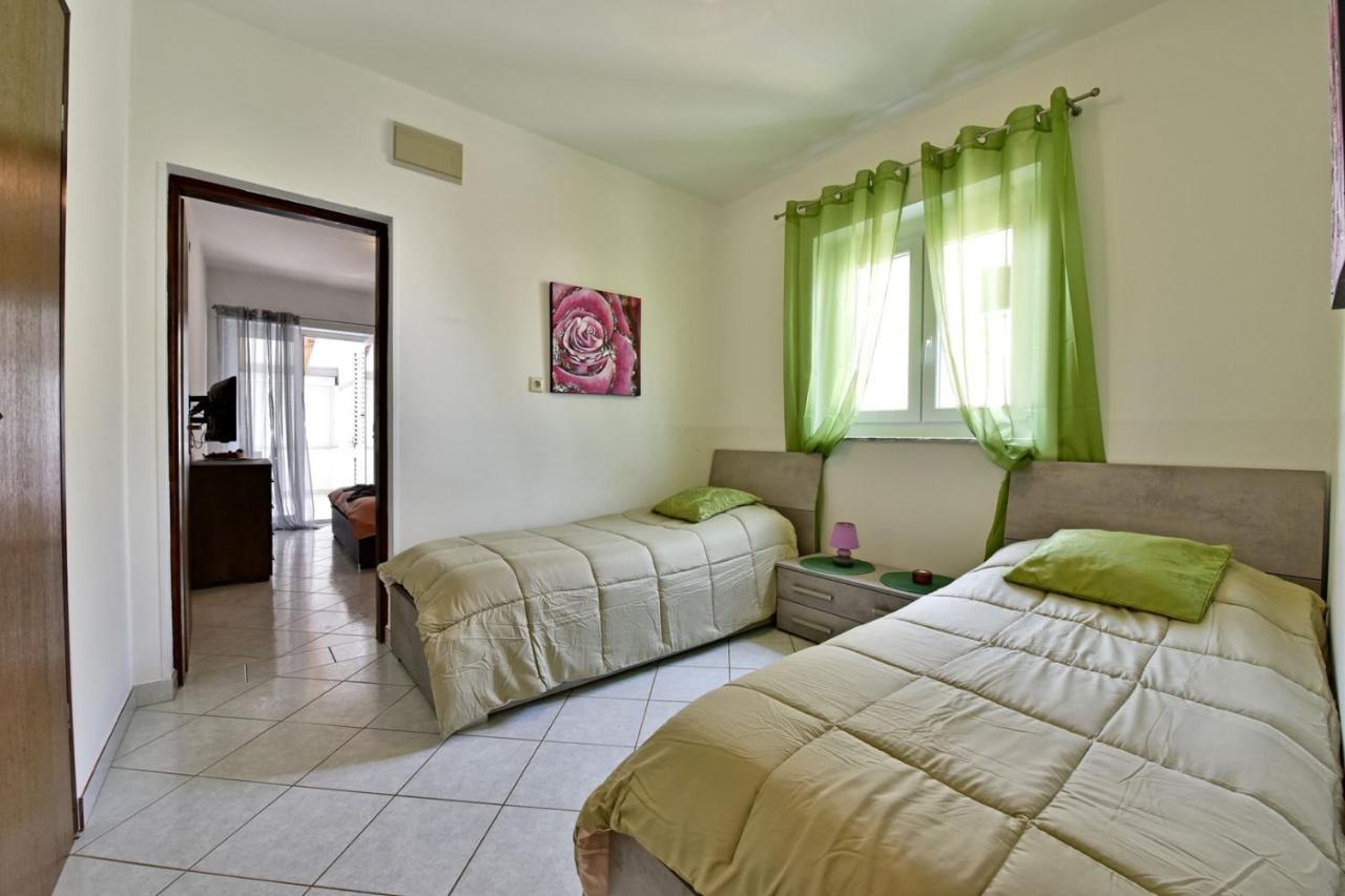 Apartments House Anna For Max 13 Persons In Porec, Pet Friendly Екстериор снимка