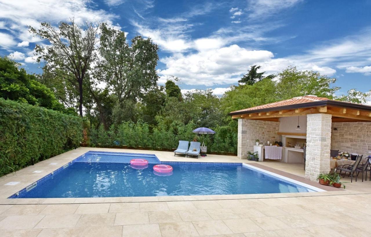 Apartments House Anna For Max 13 Persons In Porec, Pet Friendly Екстериор снимка