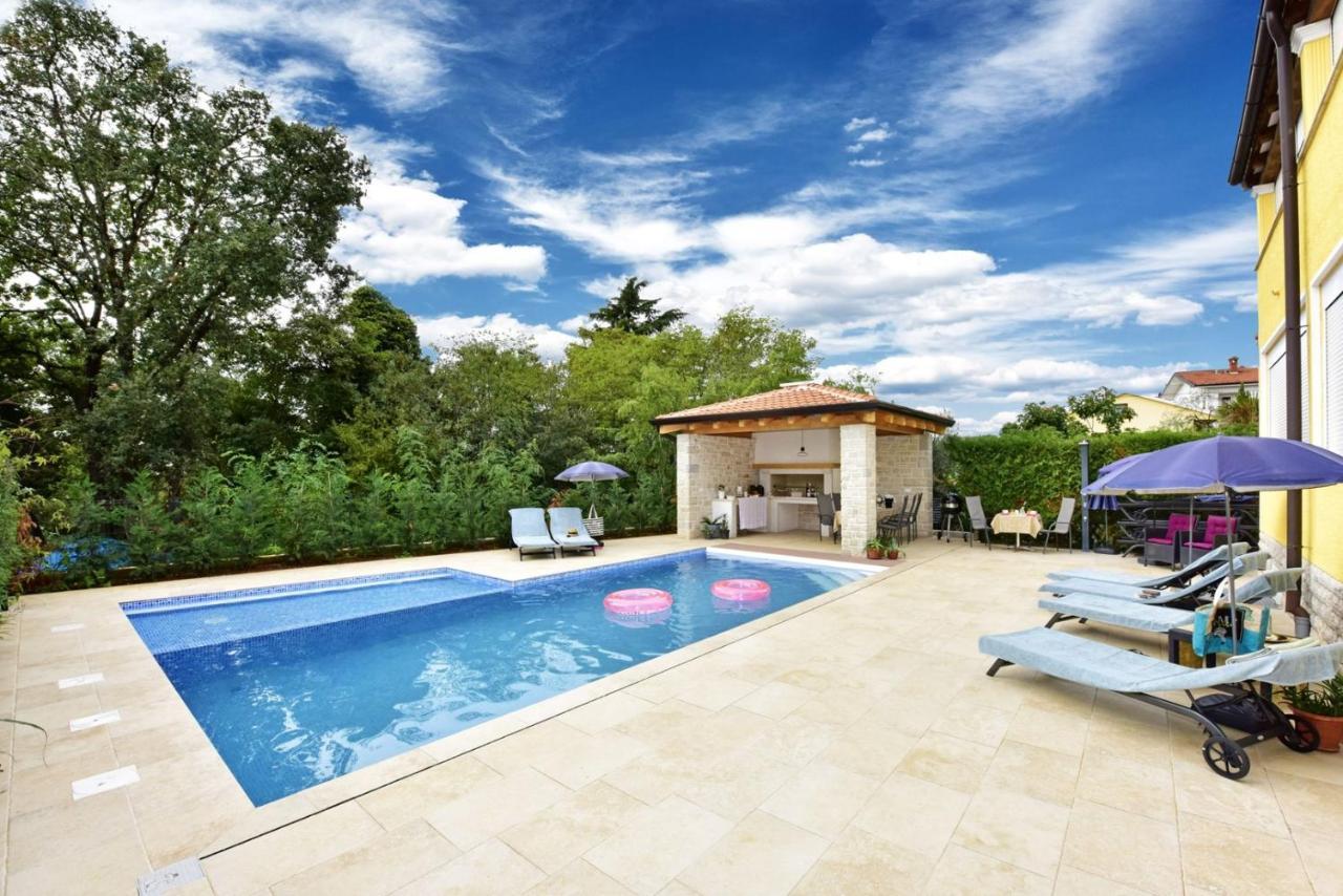 Apartments House Anna For Max 13 Persons In Porec, Pet Friendly Екстериор снимка