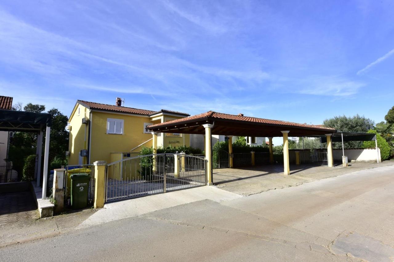 Apartments House Anna For Max 13 Persons In Porec, Pet Friendly Екстериор снимка