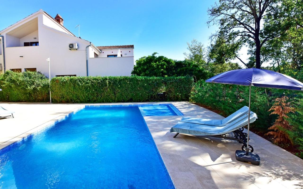 Apartments House Anna For Max 13 Persons In Porec, Pet Friendly Екстериор снимка