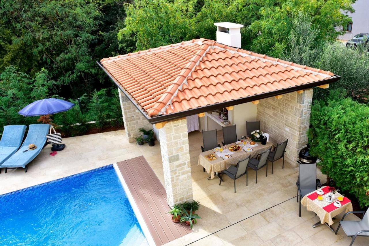 Apartments House Anna For Max 13 Persons In Porec, Pet Friendly Екстериор снимка