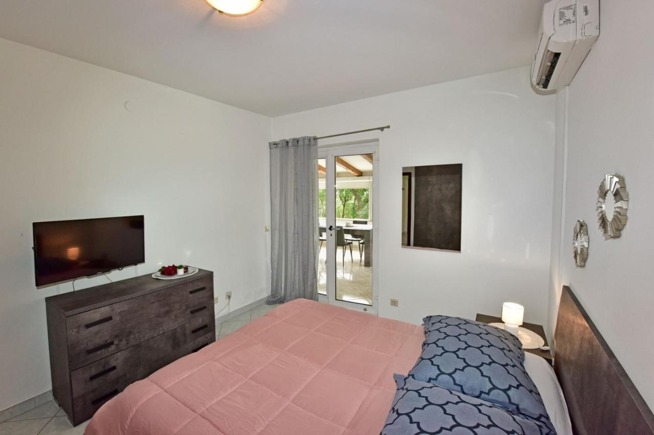 Apartments House Anna For Max 13 Persons In Porec, Pet Friendly Екстериор снимка