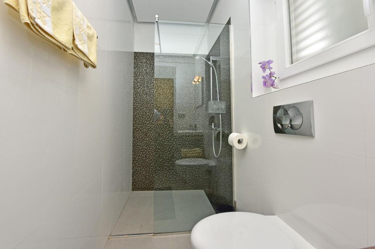 Apartments House Anna For Max 13 Persons In Porec, Pet Friendly Екстериор снимка