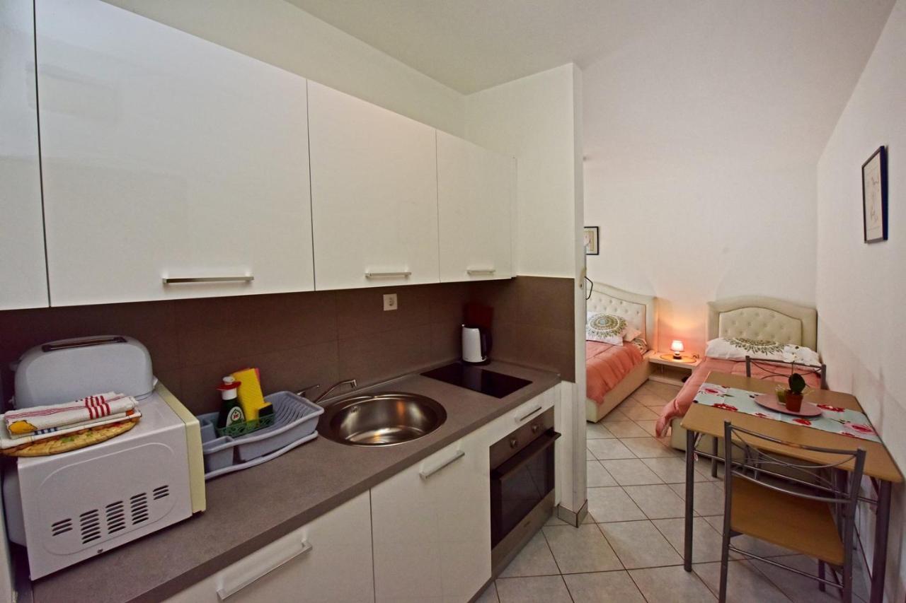 Apartments House Anna For Max 13 Persons In Porec, Pet Friendly Екстериор снимка