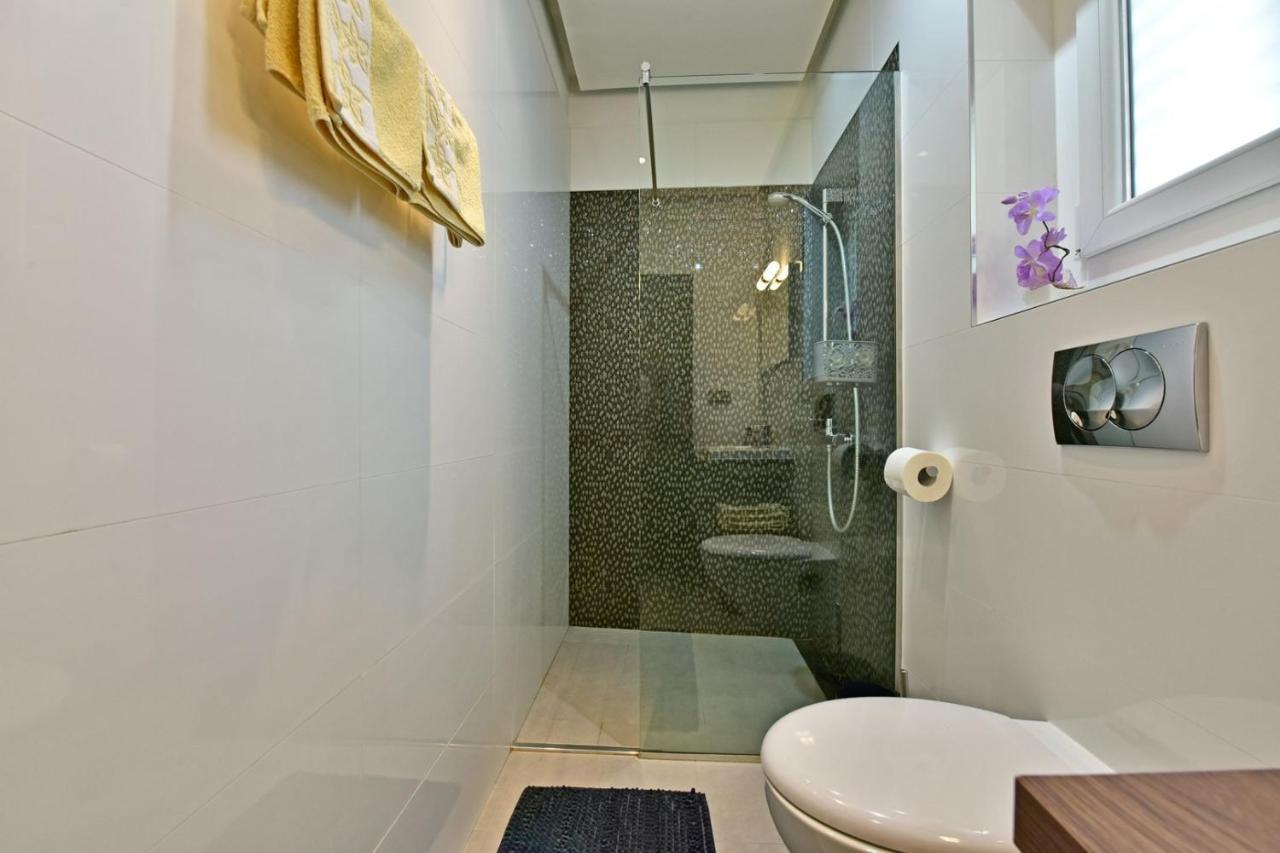 Apartments House Anna For Max 13 Persons In Porec, Pet Friendly Екстериор снимка