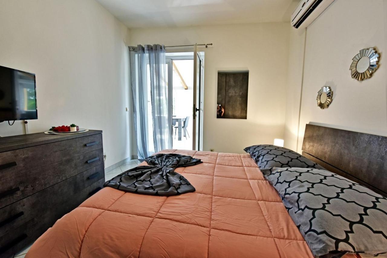 Apartments House Anna For Max 13 Persons In Porec, Pet Friendly Екстериор снимка