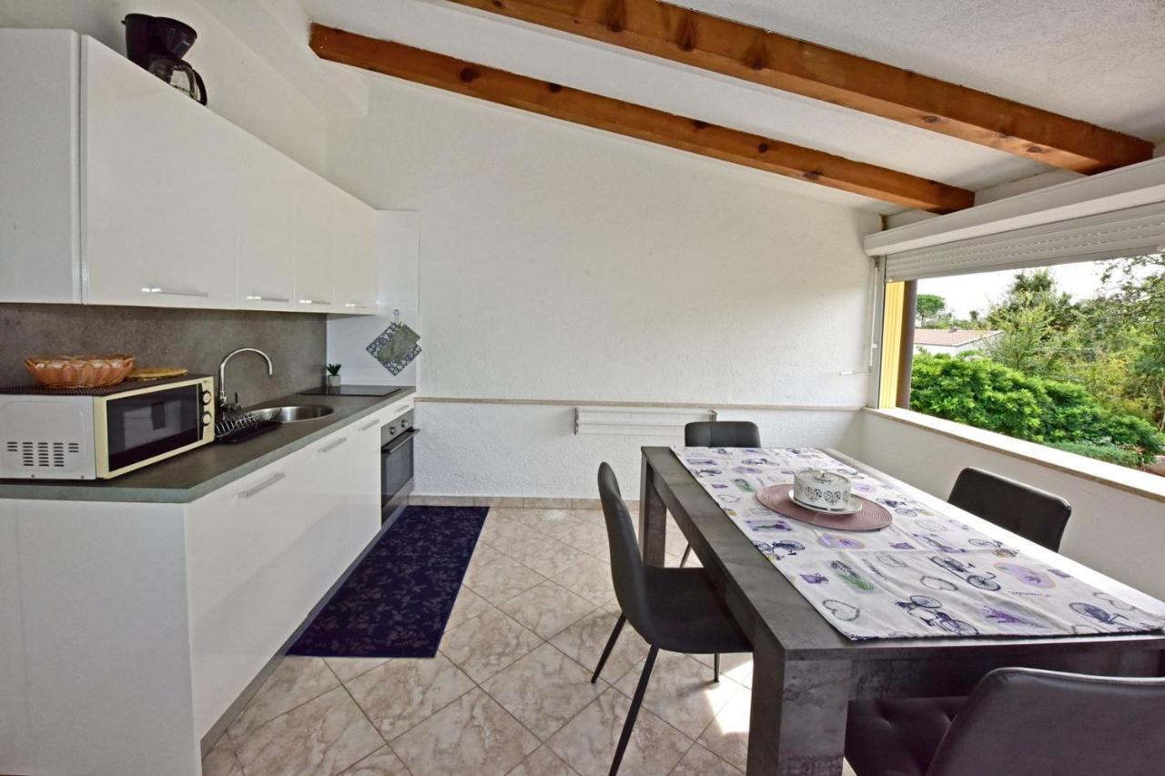 Apartments House Anna For Max 13 Persons In Porec, Pet Friendly Екстериор снимка