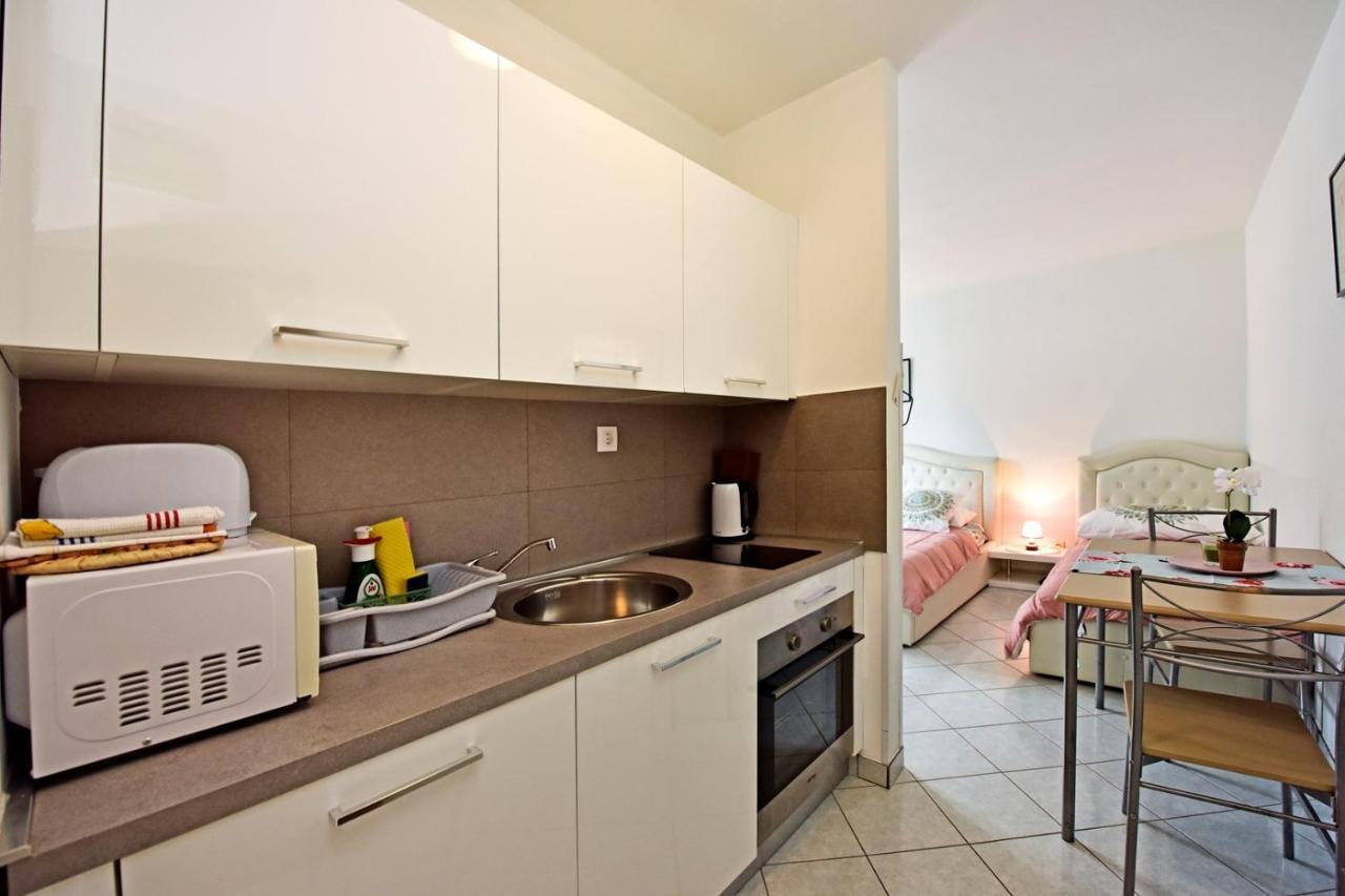 Apartments House Anna For Max 13 Persons In Porec, Pet Friendly Екстериор снимка