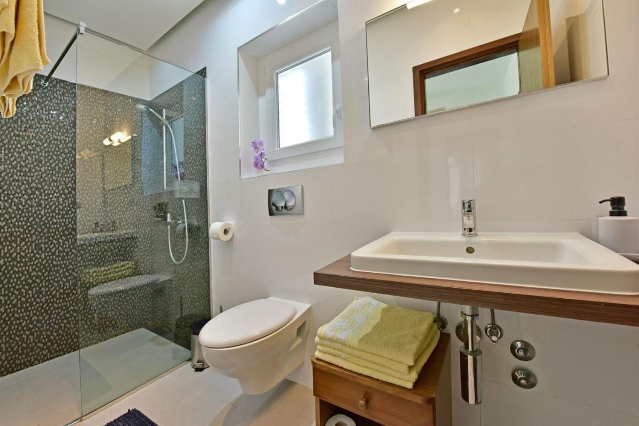 Apartments House Anna For Max 13 Persons In Porec, Pet Friendly Екстериор снимка