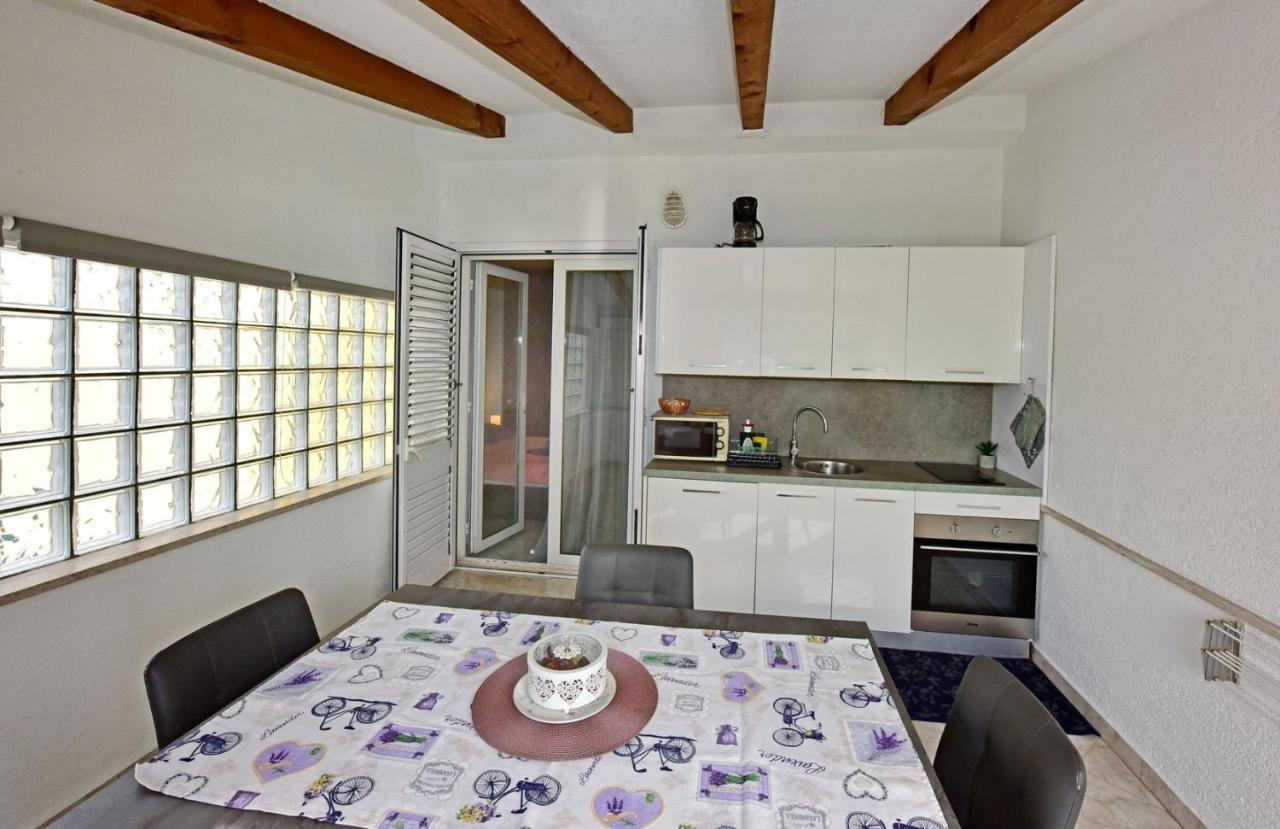 Apartments House Anna For Max 13 Persons In Porec, Pet Friendly Екстериор снимка
