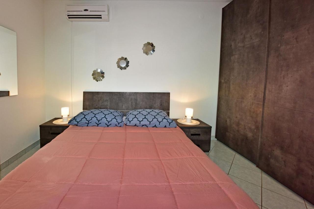 Apartments House Anna For Max 13 Persons In Porec, Pet Friendly Екстериор снимка