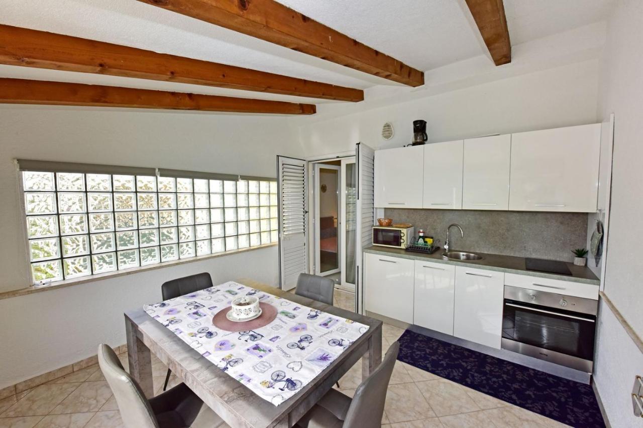 Apartments House Anna For Max 13 Persons In Porec, Pet Friendly Екстериор снимка